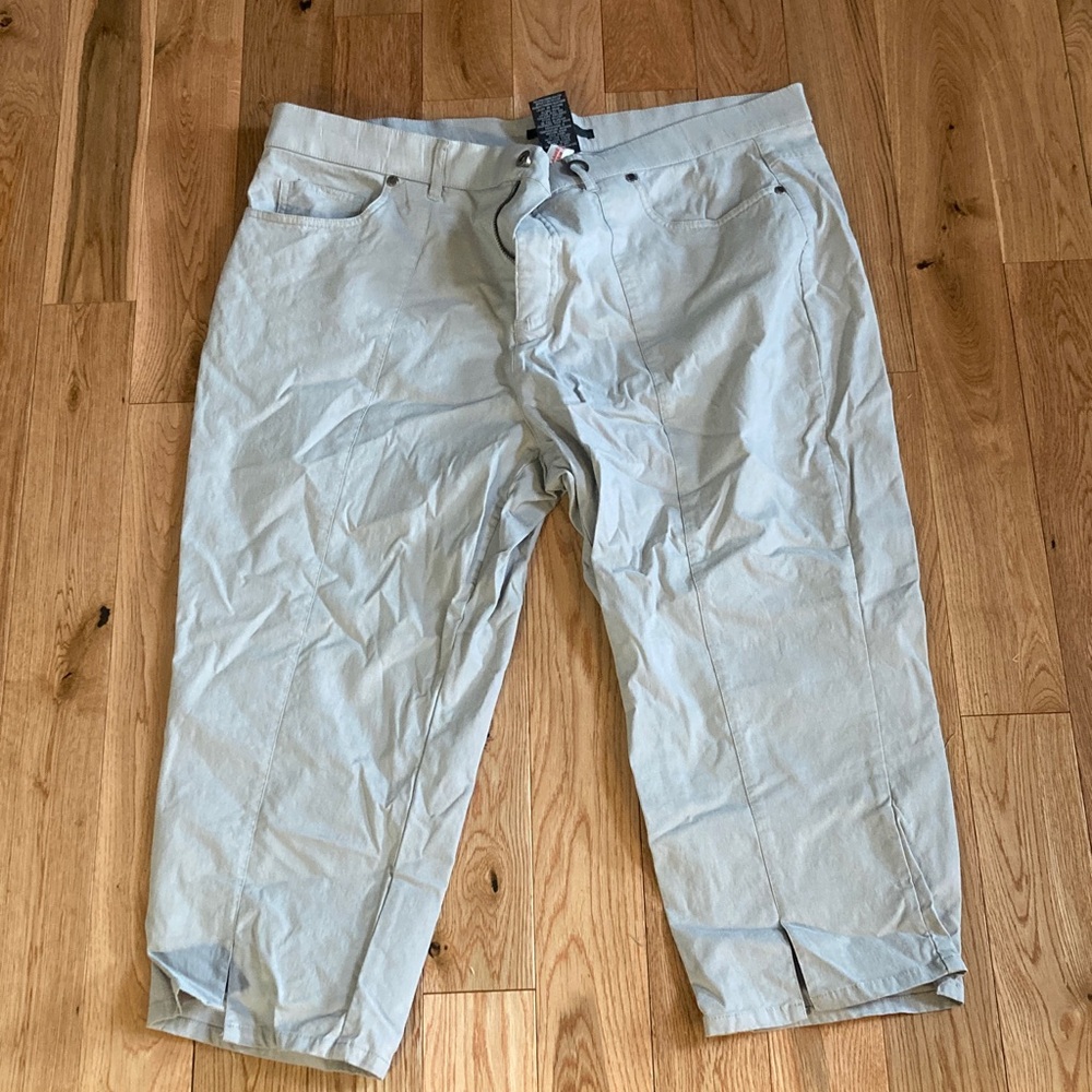 Simon Chang Women's Light Gray Capris